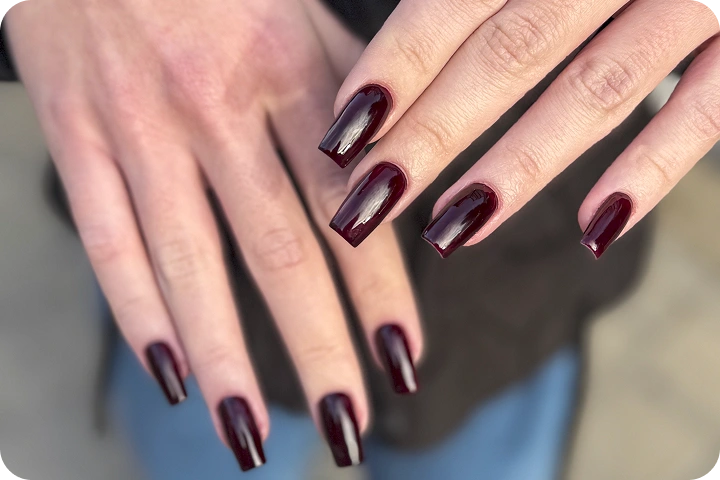 מניקור עם מוצרים פרימיום