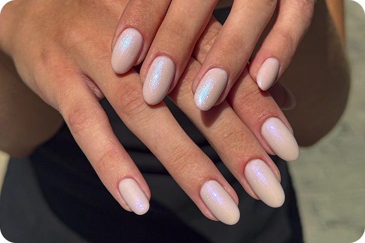 מניקור עם מוצרים פרימיום